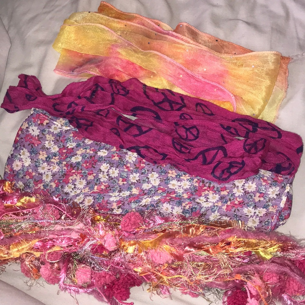 4 Fashionable Scarves for Girls